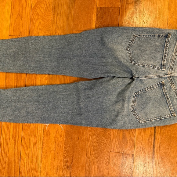 Stylish Old Navy Distressed Blue Jeans for Women - Picture 4 of 4